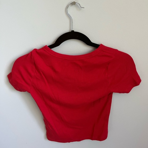 Red Size XS Hollister Cropped T-Shirt - Picture 2 of 3